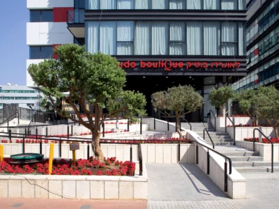 leonardo-boutique-telaviv-hotel-entrance-1_7e4f853899891030f2113eb41a648866